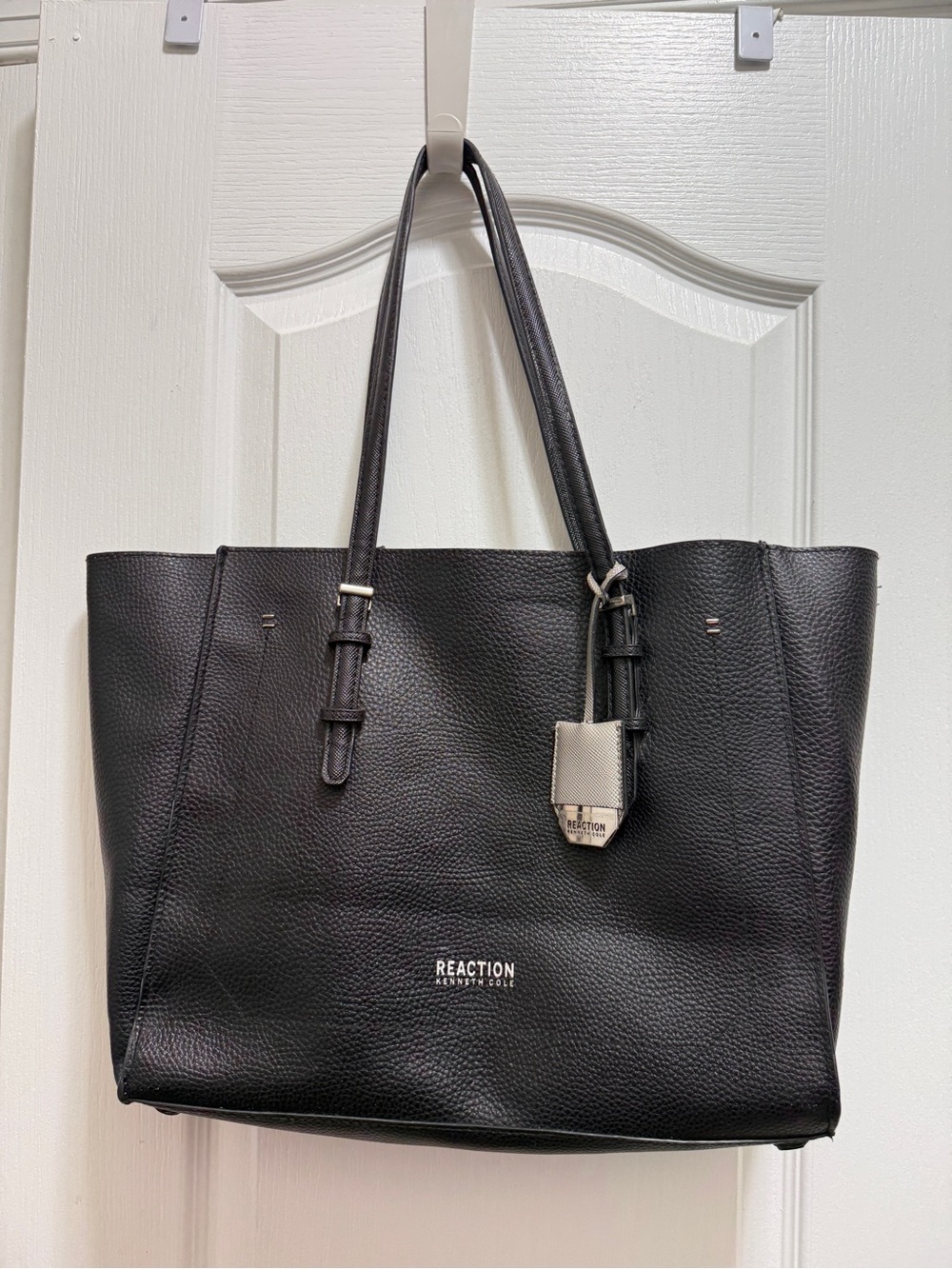 Kenneth Cole Reaction Black Pebbled Leather Tote with Tag .size adjustable in go